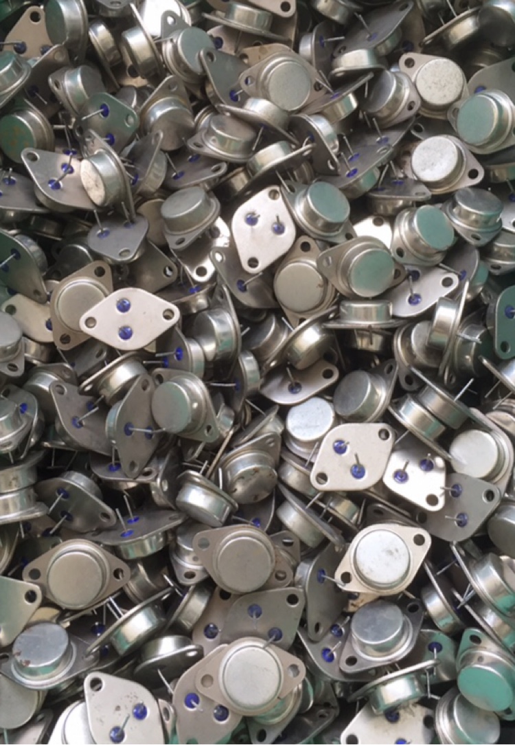 3DD102大功率三极管，50W，原上海无线电七厂产品，全新正品